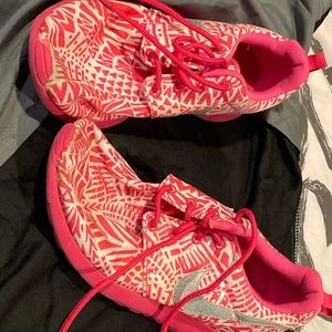 Pink roshe great shoes for running
